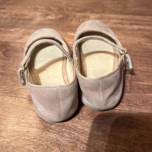 Girl Shoes - Picture 3 of 4